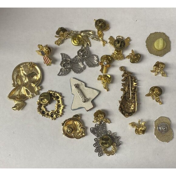 Enamel Pin LOT 21 Christmas Tree Religious Angels Wreaths Santa - Picture 6 of 7